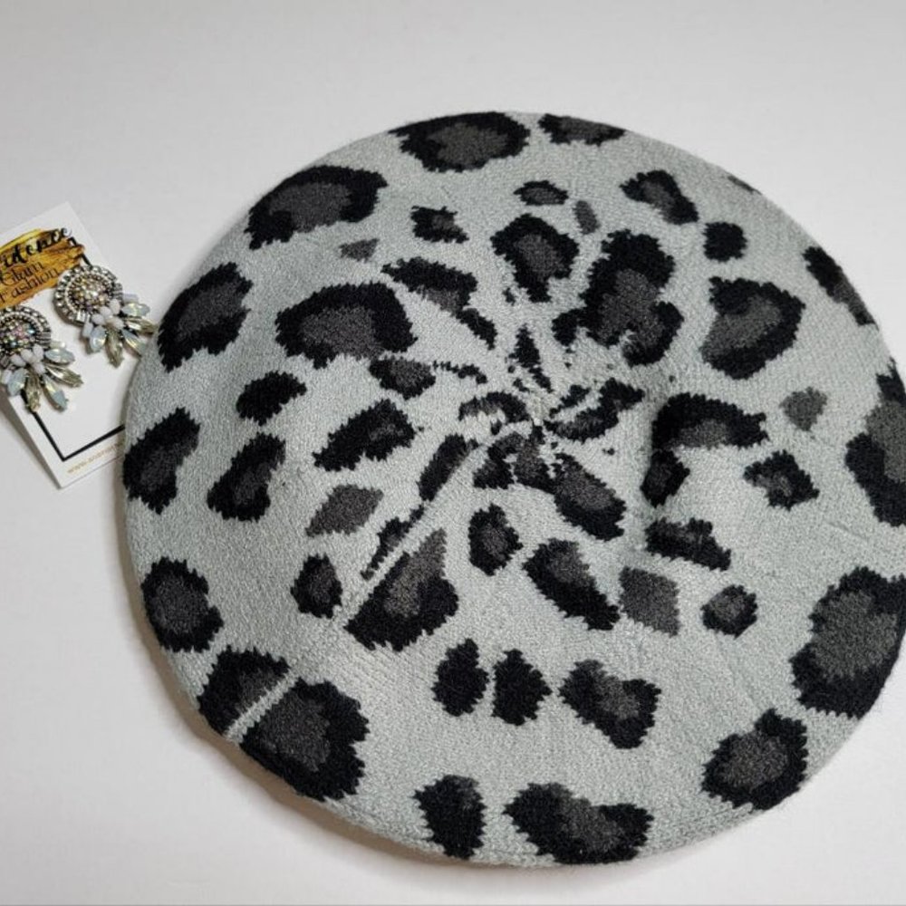 GREY AND WHITE LEOPARD PRINT BERET